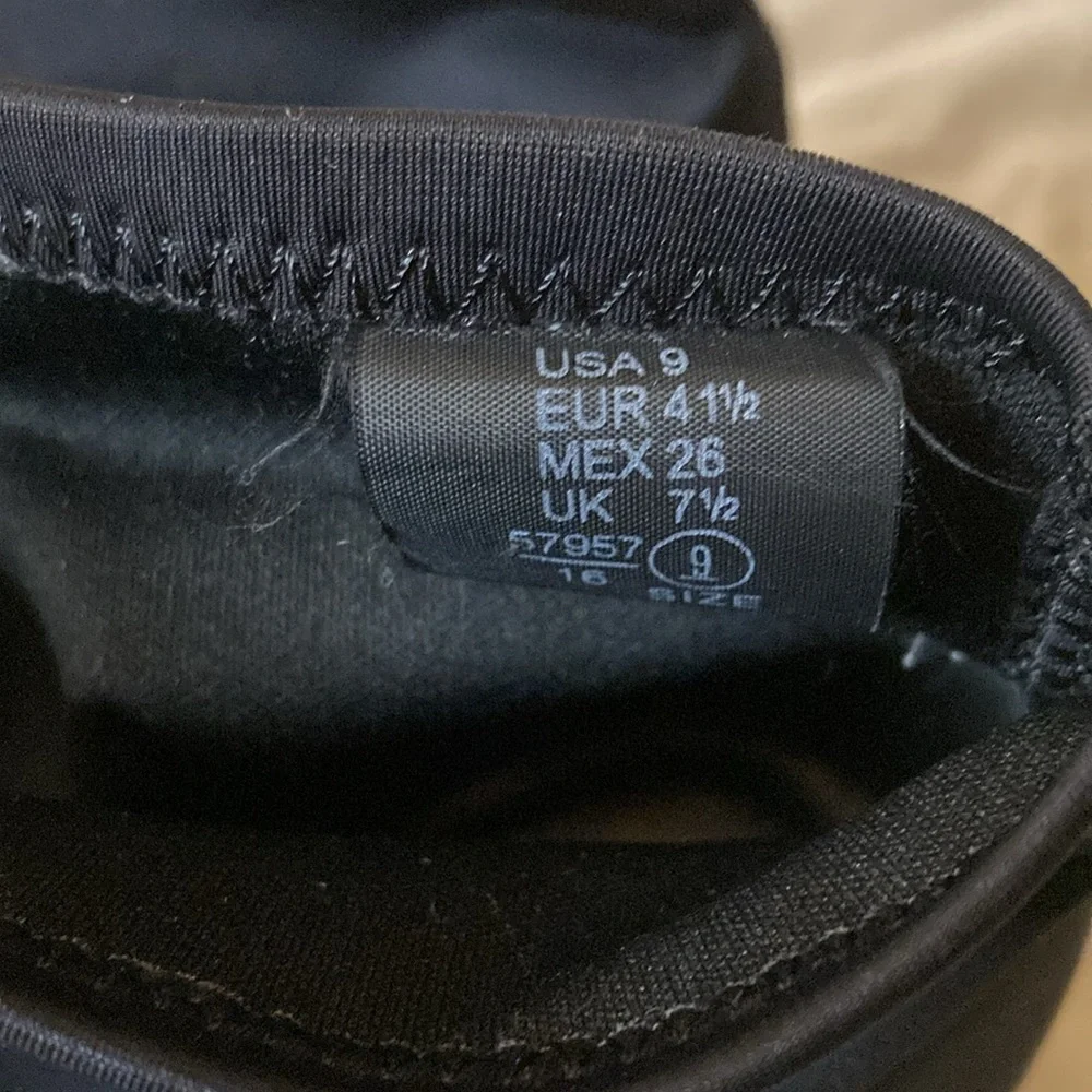 💛NWOT Predictions Black booties 9 - Picture 3 of 6